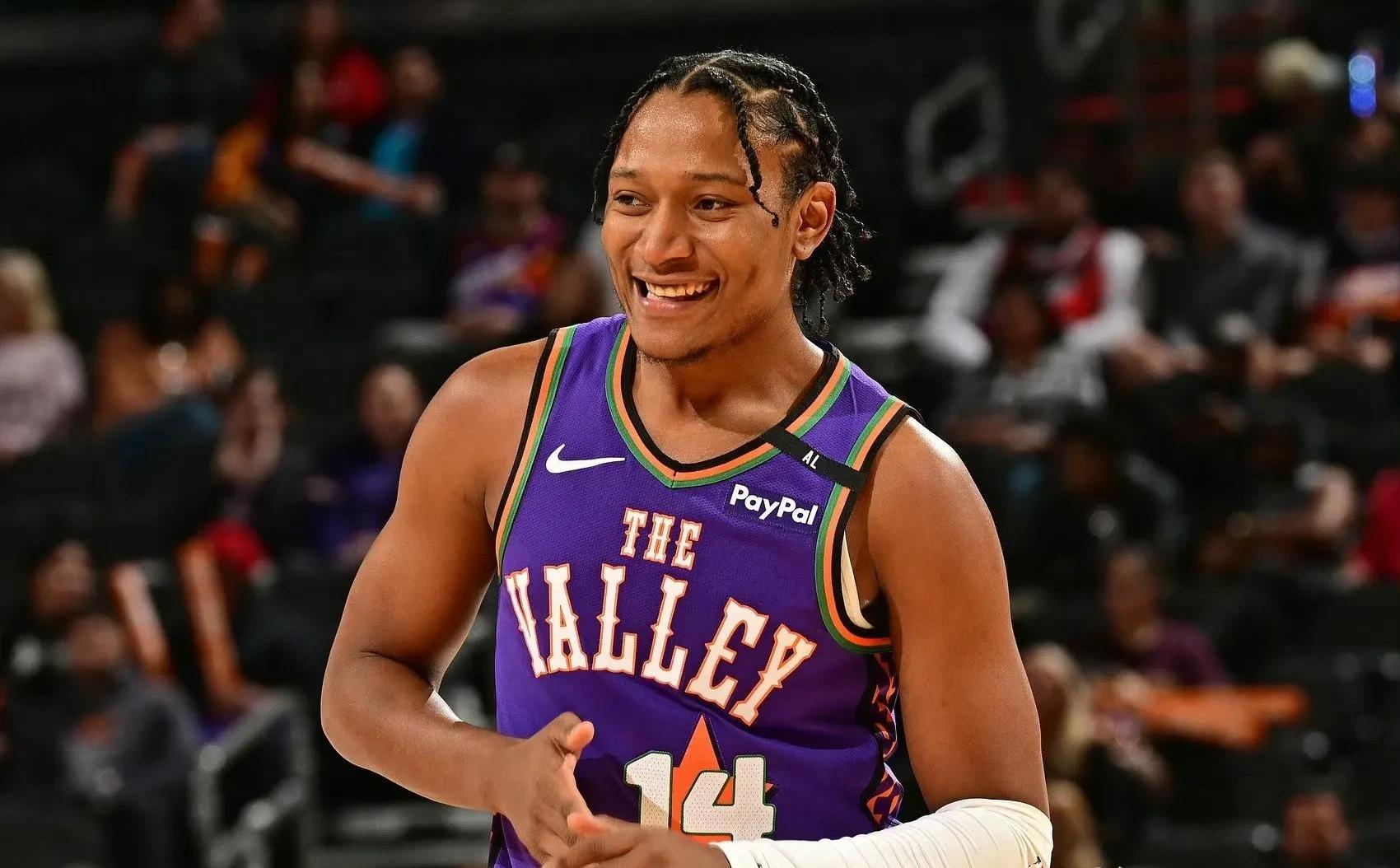 包含关键时刻NBA总决赛传出新动向；萨克拉门托国王遗憾出局；管理层表态——媒体盛赞；阵容厚度经受考验的词条